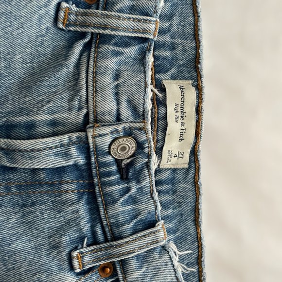 Abercrombie&Fitch Women's High Rise 7 Inch Jean Shorts (27) - Picture 4 of 7